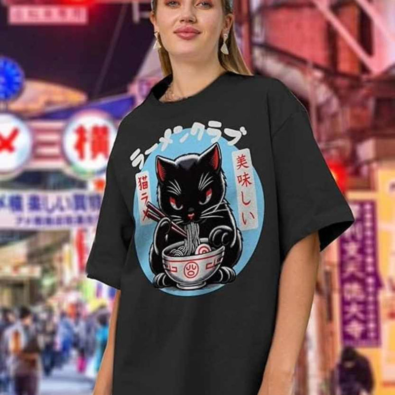 تيشيرت أنمي كاوايي بقطة تأكل رامين للنساء